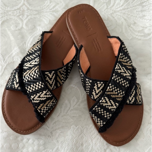 NEW TOMS Viv Black Tribal
Canvas > Crossover Slide Sandal - Picture 1 of 5
